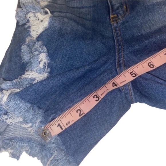 Fashion Nova Women's / Juniors Size 5/27 Yes Now Distressed Bermuda Shorts - Picture 4 of 9
